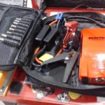 CHARGEUR BATTERIE AUTO / ROUGE