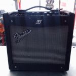 AMPLIFICATEUR DE GUITARE / NOIR