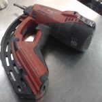 CLOUEUSE A METAL / ROUGE