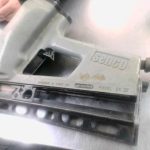 CLOUEUSE PNEUMATIQUE (GUN A CLOU) / GRIS