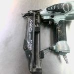 CLOUEUSE PNEUMATIQUE (GUN A CLOU) / GRIS