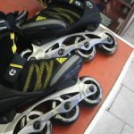 PATIN A ROUES ALIGNEES / NOIR