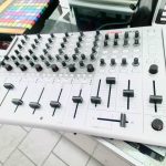 CONSOLE DE MIXAGE (MIXER) / ARGENT