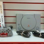 CONSOLE PLAYSTATION 1 / GRIS