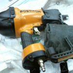 CLOUEUSE DE CHARPENTE PNEUMATIQUE