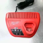 CHARGEUR DE BATTERIE SANS FILS / ROUGE