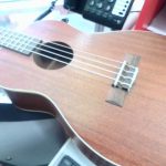 UKULELE / BRUN