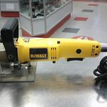 OUTIL ELECTRIQUE A DETAILLER / JAUNE