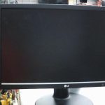 MONITEUR D'ORDI / NOIR