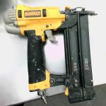 CLOUEUSE PNEUMATIQUE (GUN A CLOU) / JAUNE