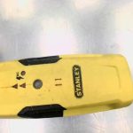 STUD FINDER / JAUNE