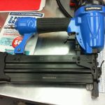 CLOUEUSE PNEUMATIQUE (GUN A CLOU) / BLEU