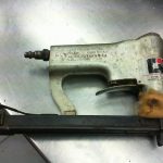 CLOUEUSE PNEUMATIQUE (GUN A CLOU) / ARGENT