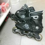 PATIN A ROUES ALIGNEES / GRIS