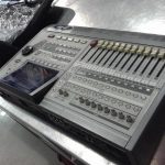 CONSOLE DE MIXAGE (MIXER) / NOIR