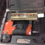 CLOUEUSE PNEUMATIQUE (GUN A CLOU) / ROUGE