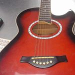 GUITARE ACOUSTIQUE / ROUGE