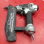 CLOUEUSE PNEUMATIQUE (GUN A CLOU) / NOIR