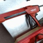 PISTOLET A COLLE HILTI