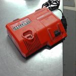 CHARGEUR DE BATTERIE SANS FILS / ROUGE