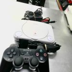 CONSOLE PLAYSTATION 1 / GRIS
