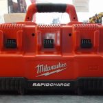 MULTI-CHARGEUR / ROUGE
