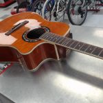 GUITARE ACOUSTIQUE / MARRON
