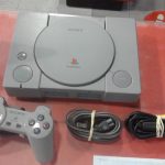 CONSOLE PLAYSTATION 1 / GRIS