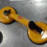 POIGNER POUR VITRE ET MIROIR / JAUNE