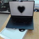ORDINATEUR PORTABLE (LAPTOP)/GHZ:M2/RAM:8G/DD:256 SSD/ECRAN:13P/COULEUR:GRIS