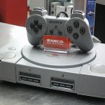 CONSOLE PLAYSTATION 1 / GRIS