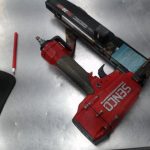 CLOUEUSE PNEUMATIQUE (GUN A CLOU) / ROUGE