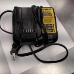 CHARGEUR DE BATTERIE SANS FILS / JAUNE