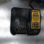 CHARGEUR DE BATTERIE SANS FILS / NOIR