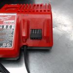 CHARGEUR DE BATTERIE SANS FILS / ROUGE