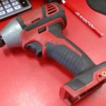 PERCEUSE (PERCUSSION, COLONE, ETC) / ROUGE