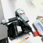 CLOUEUSE PNEUMATIQUE (GUN A CLOU) / VERT