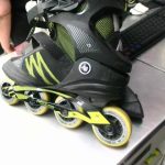 PATIN A ROUES ALIGNEES / NOIR