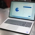 ORDINATEUR PORTABLE (LAPTOP)/GHZ:INTEL ULTRA 7/RAM:16GB/DD:500GB SSD/ECRAN:/COULEUR:ARGENT