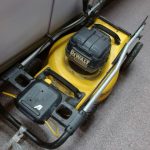 OUTIL ELECTRIQUE A DETAILLER / JAUNE