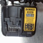 CHARGEUR DE BATTERIE SANS FILS / JAUNE