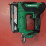 CLOOUEUSE PNEUMATIQUE (GUN A CLOU) / VERT