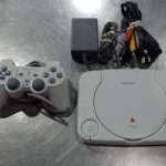 CONSOLE PLAYSTATION 1 / BLANC