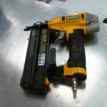 CLOUEUSE PNEUMATIQUE (GUN A CLOU) / NOIR