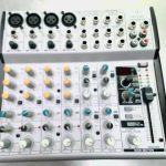 CONSOLE DE MIXAGE (MIXER) / GRIS