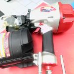 CLOUEUSE PNEUMATIQUE (GUN A CLOU) / MULTICOLORE