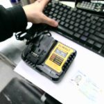 CHARGEUR DE BATTERIE SANS FILS / NOIR