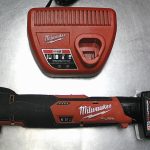 OUTIL ELECTRIQUE A DETAILLER / ROUGE