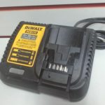 CHARGEUR DE BATTERIE SANS FILS / JAUNE