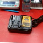 CHARGEUR DE BATTERIE SANS FILS / NOIR